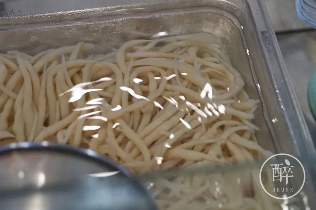 DƬ